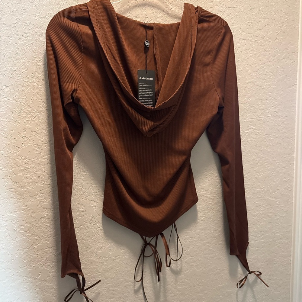Scarlet Darkness Brown Top with Unique Cutout Design with hood Size S - Picture 6 of 11